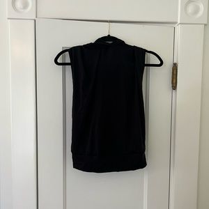 Yogasmoga Women's Hooded Tank Top (Kora)
Size: 2
[New]
Made in the USA